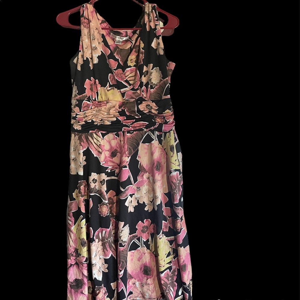 Very pretty floral dress size 12